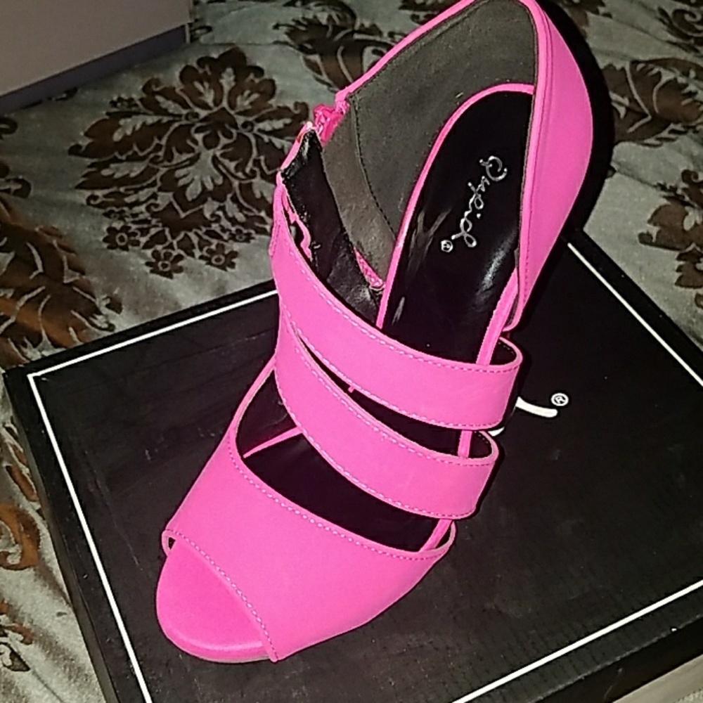 Hot Pink Qupid shoe